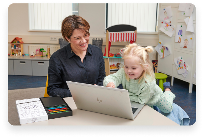 kinderpsycholoog in beeld met kind