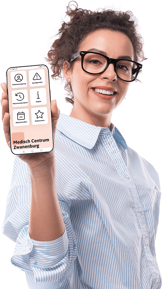 praktijkwebsite met gemak online op mobiel vastgehouden door dame